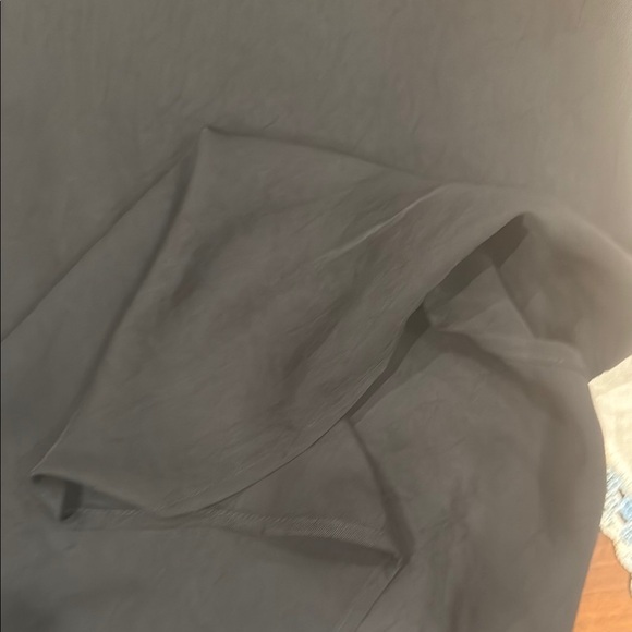 Vince Classic black tank perfect for under a suit - Picture 5 of 5